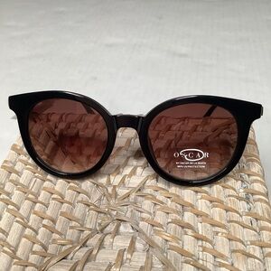 Oscar de la Renta Black 100% UV/UVB Polarized Round Sunglasses Gold Temple
